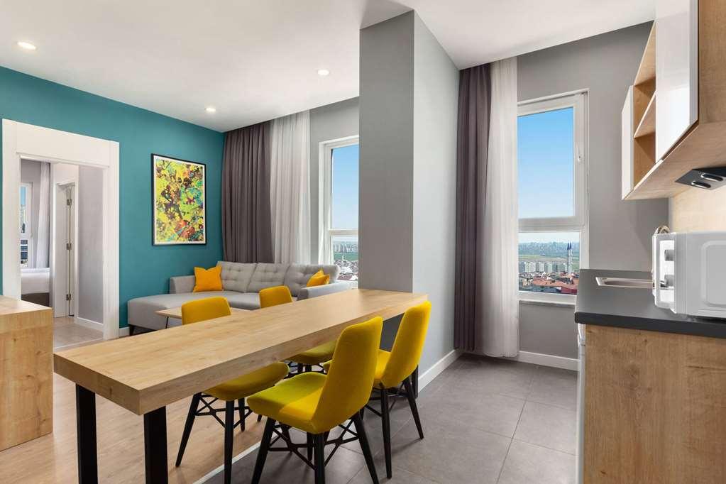 Days Inn & Suites By Wyndham Esenyurt Estambul Habitación foto