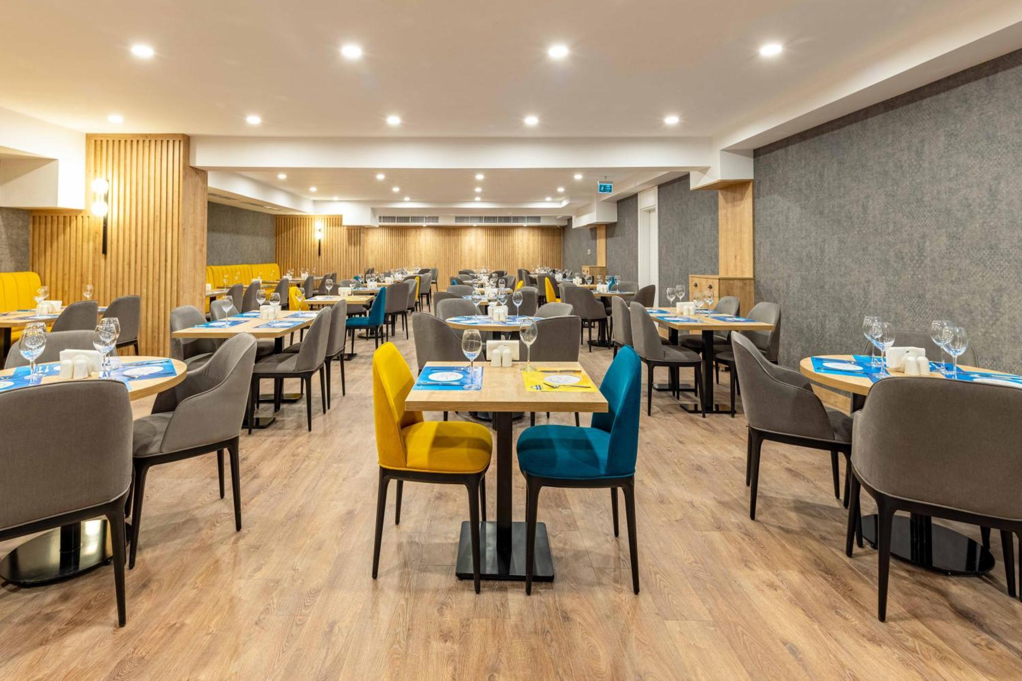 Days Inn & Suites By Wyndham Esenyurt Estambul Exterior foto
